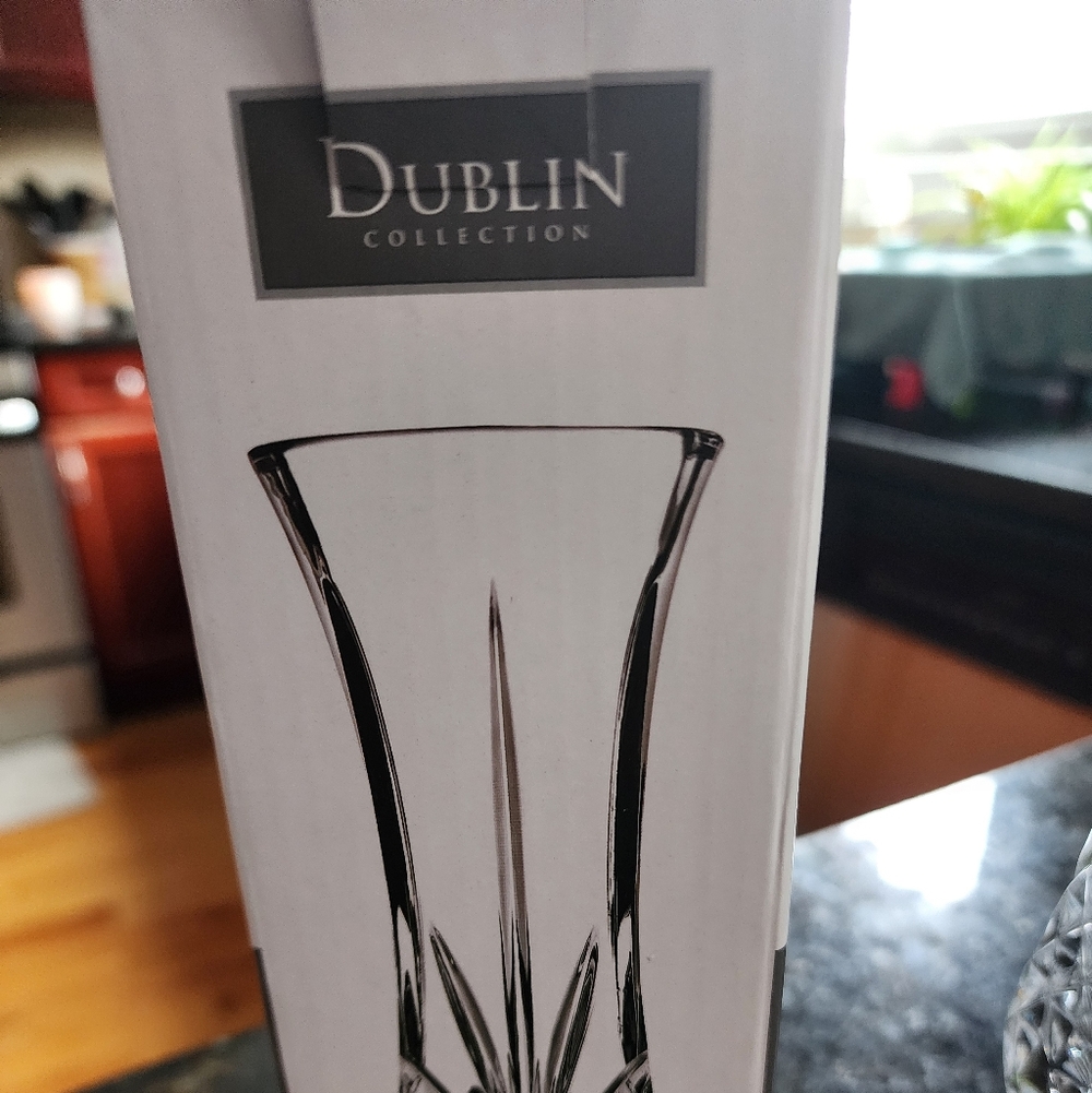 ✨Dublin Collection Crystal Vase – Elegant Cut Glass Design - Picture 2 of 5